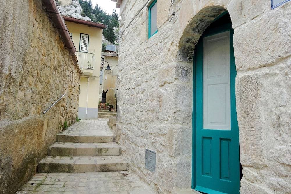 Romantisches renoviertes Haus mit Steinmauern und Dachterasse. Freie WLAN 1