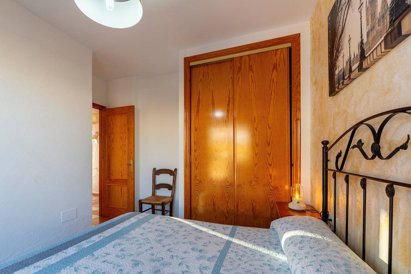 Foto 11 von 23: Haustierfreundliche Ferienwohnung Las Cuatro Lunas mit Bergblick, Terrasse und Klimaanlage