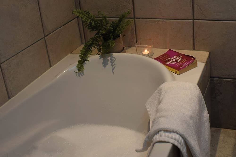Foto 6 von 6: Mirabello | Skylight-Badewanne | Meerblick | Elounda