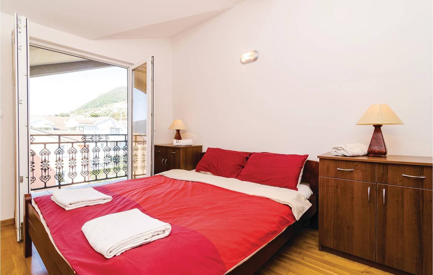 Foto 12 von 19: Ferienwohnung für 6 Personen mit Terrasse