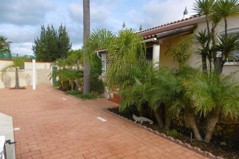 Foto 7 von 15: Bungalow with apartment in a quiet location and large pool