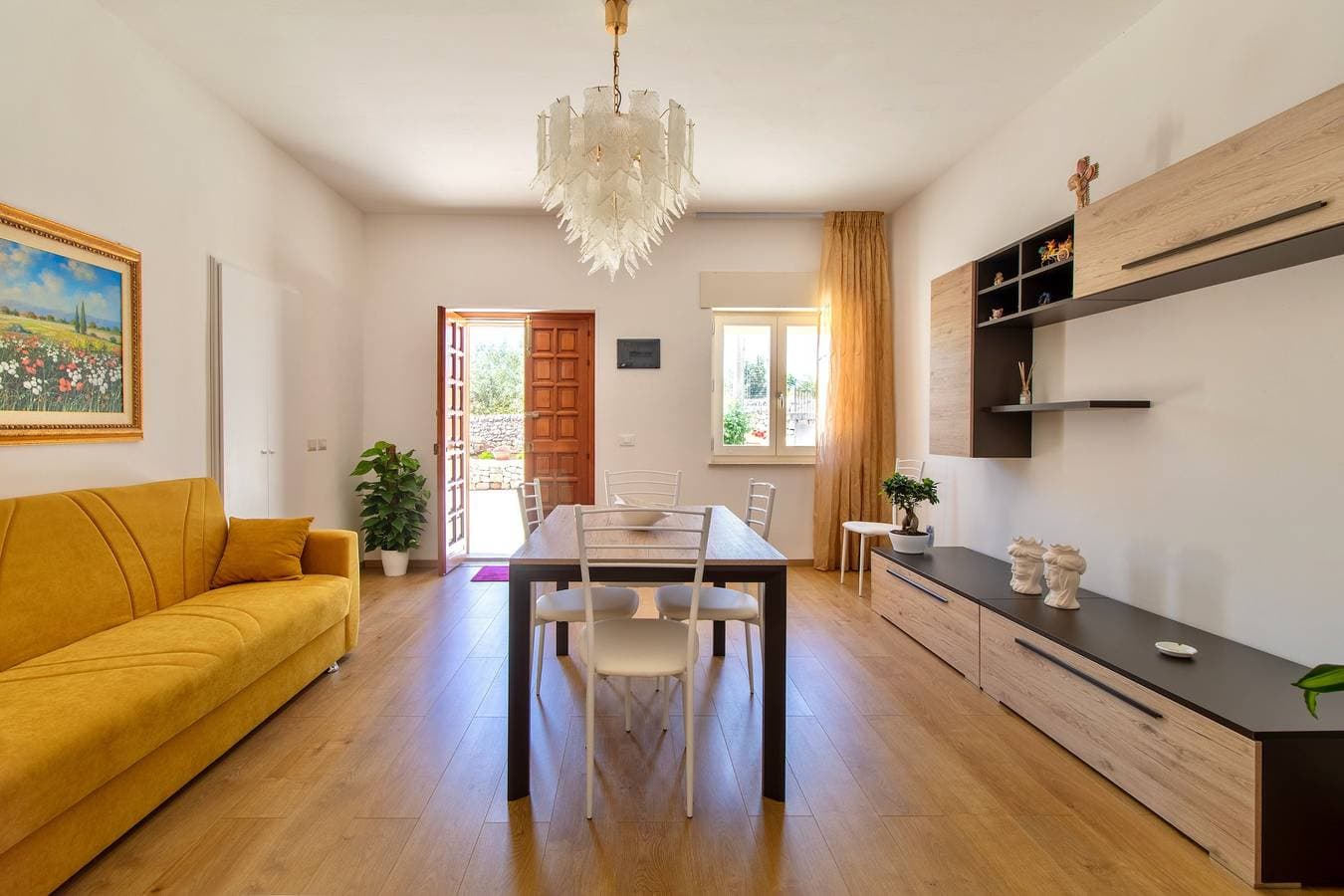 Foto 5 von 41: Ferienwohnung 'I due ulivi' mit Blick auf die Hügel von Modica und WLAN