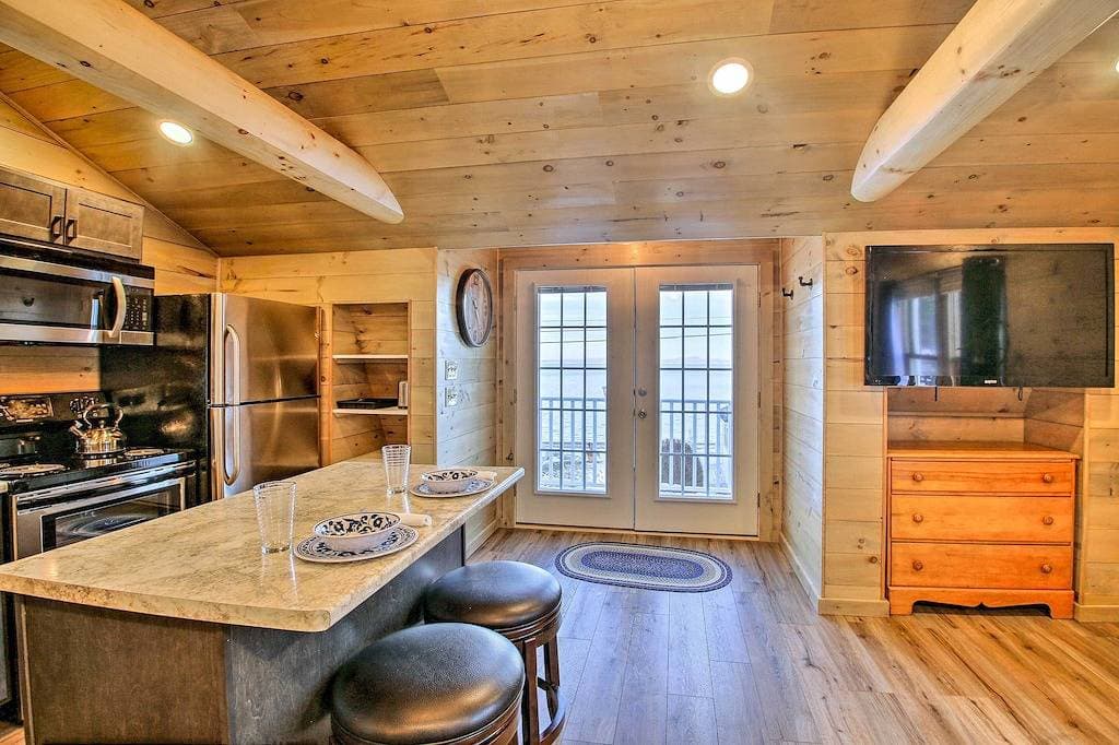 Foto 4 von 23: Neu! Sebago Lake Haven w / Deck & Waterfront View