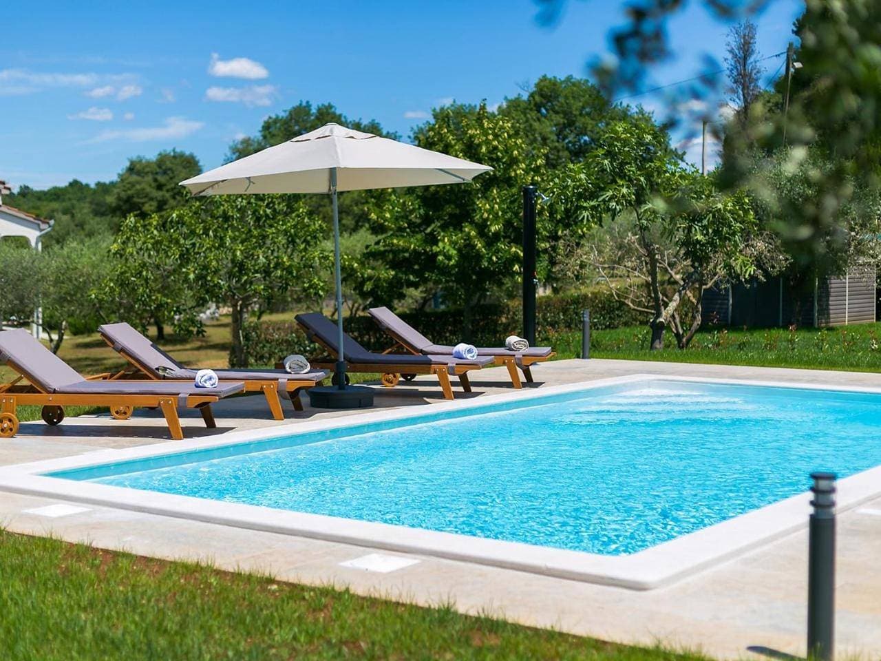 Foto 5 von 49: Apartment with Private Pool