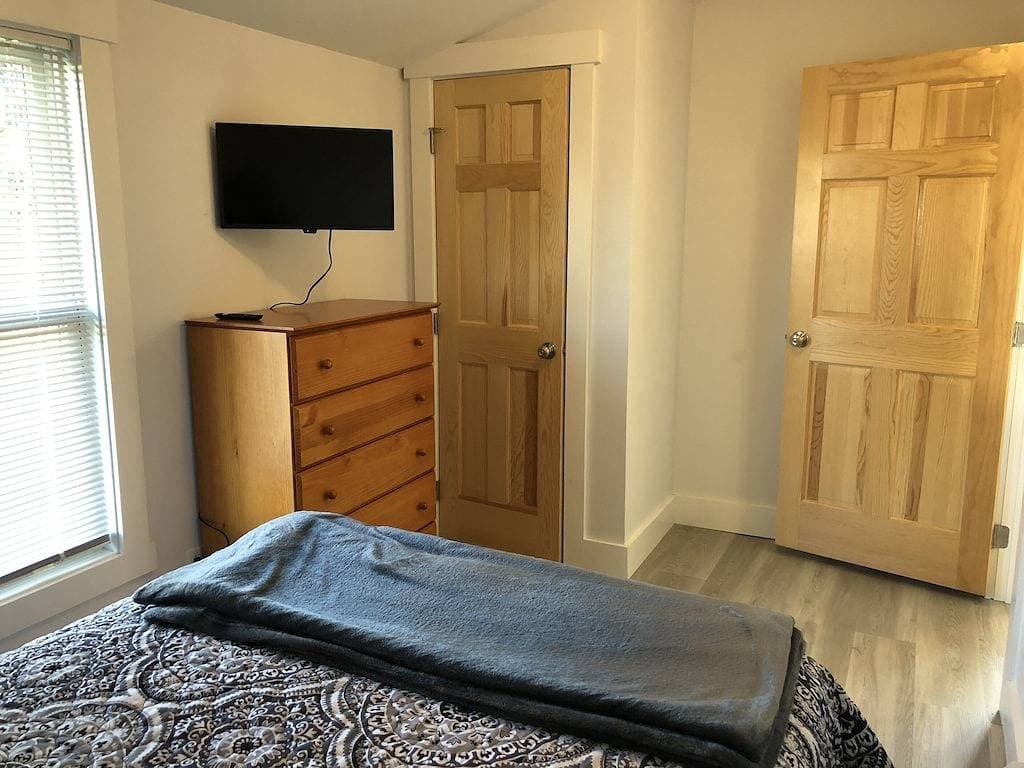 Foto 13 von 17: 3bed -1 bathApartment in town mins to Umf or Hospital
