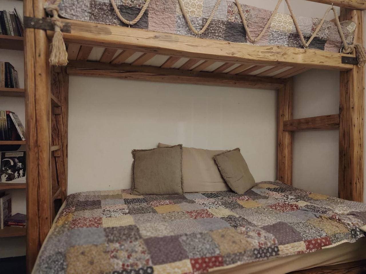 Foto 7 von 11: Twin Room with Shared Bathroom