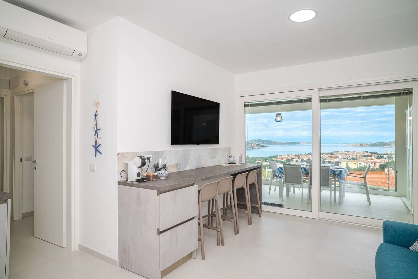 Foto 4 von 24: Ferienwohnung 'Smeraldo Apartment ' mit Meerblick, WLAN und Klimaanlage