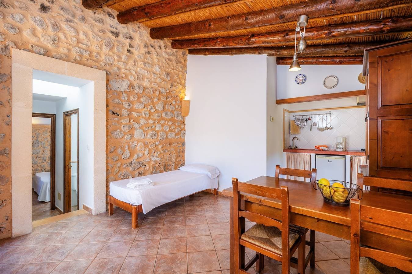 Foto 7 von 26: Apartment 'Sotil de Ponent' mit Bergblick, Gemeinschaftspool und WLAN