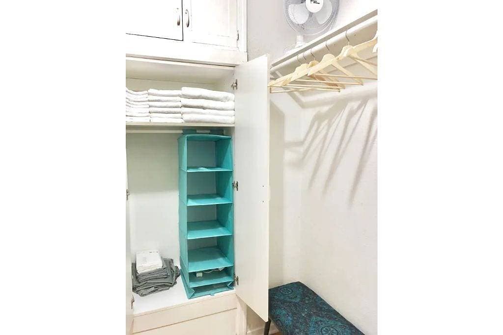 Foto 13 von 21: Modern Midtown Victorian Studio near Downtown!