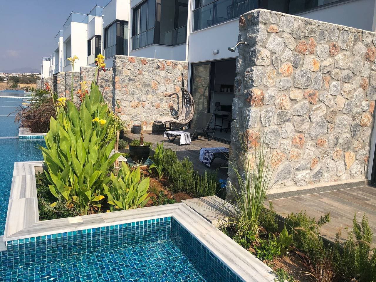 Foto 11 von 16: Oase am Meer mit privatem Pool und atemberaubender Aussicht