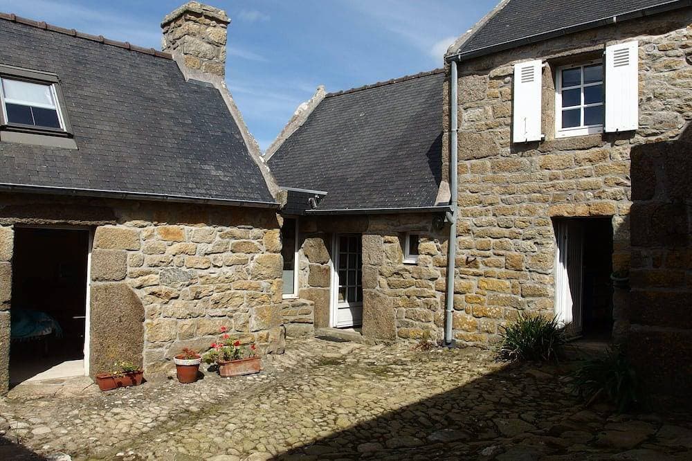 Gite in 17th century barge house, sea 800 m away, pets welcome 1