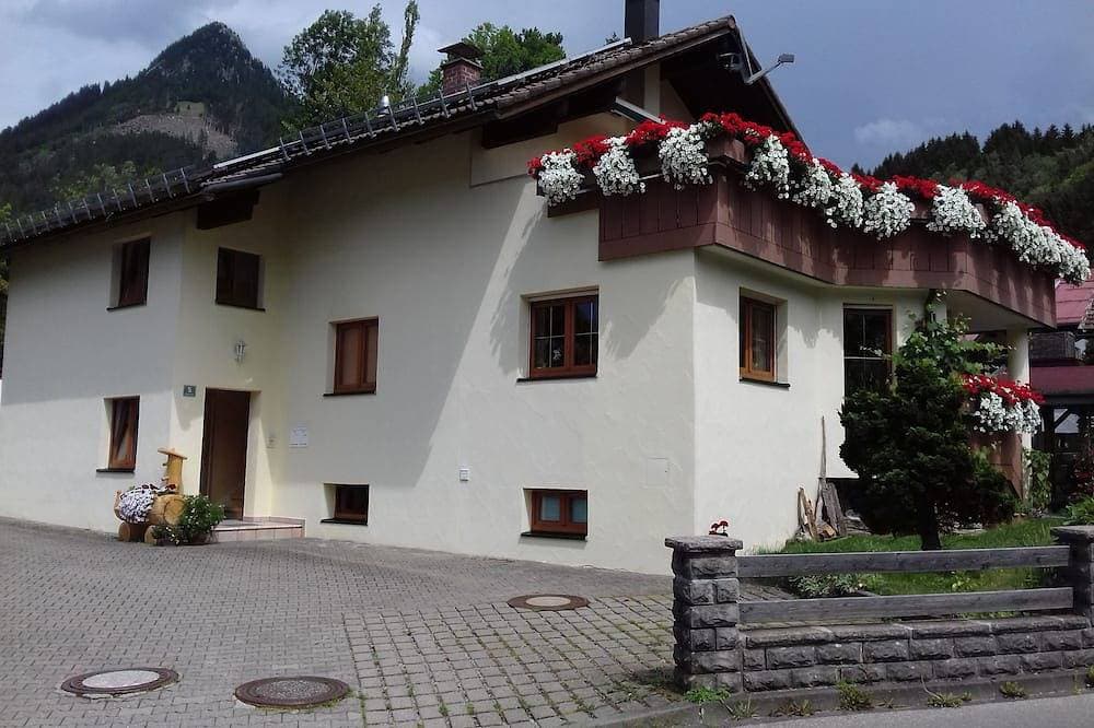 Foto 12 von 28: Ferienwohnung in herrlicher Lage mit großer Terrasse und schönem Bergblick