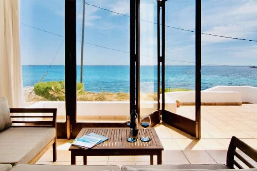 Foto 7 von 30: Seafront Villa Sa Pedrus