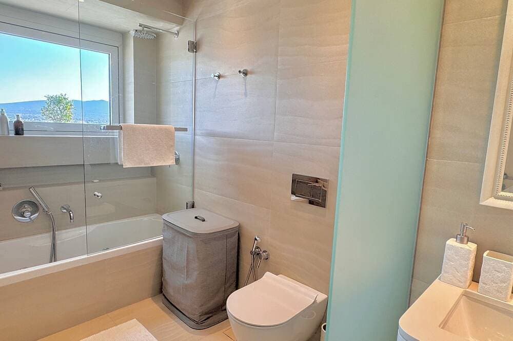 Foto 9 von 30: One 360 Skyline Athens - Penthouse Apartment with private Skyview Jacuzzi