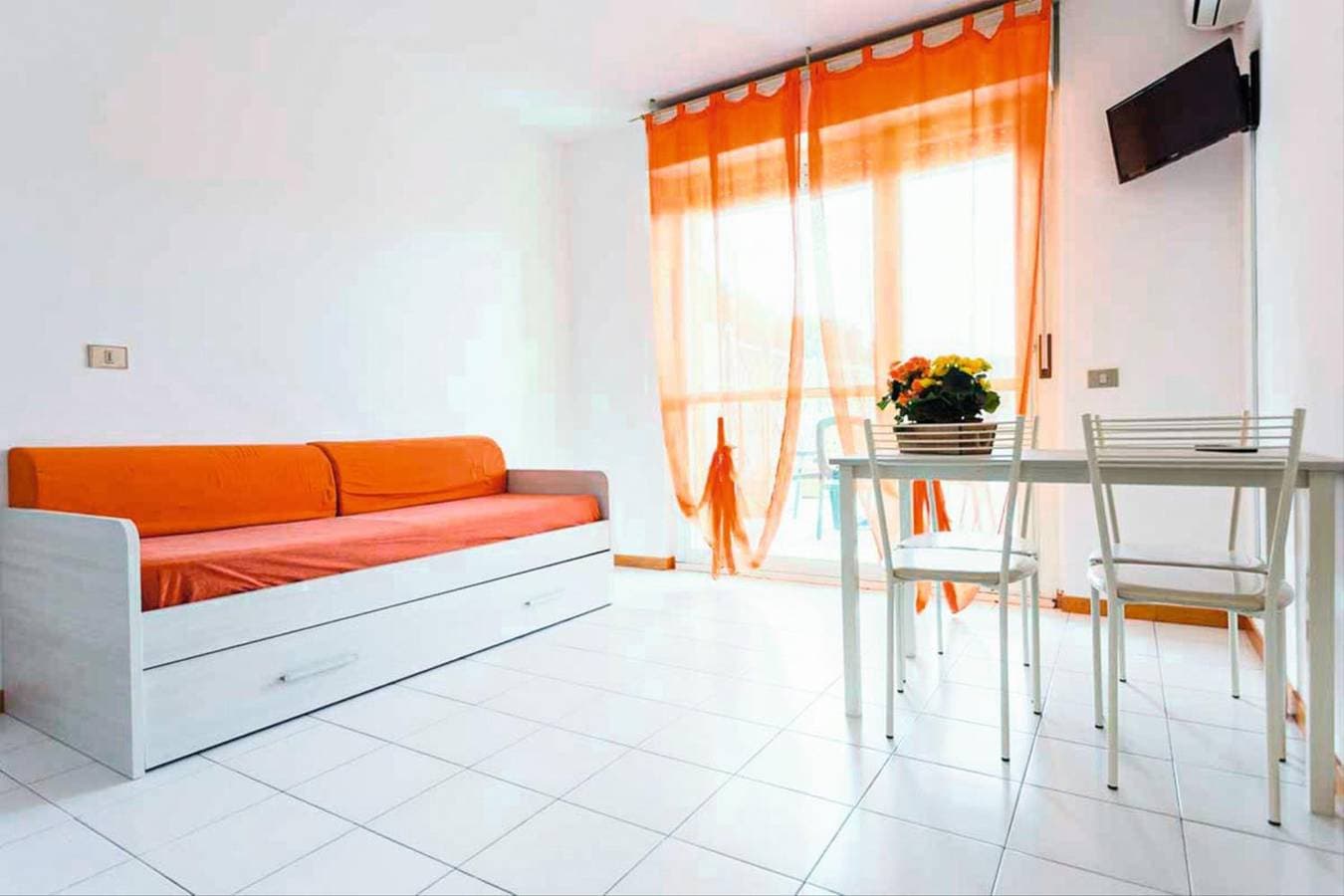 Foto 5 von 43: Residence Italia - Luni Mare 2p2p