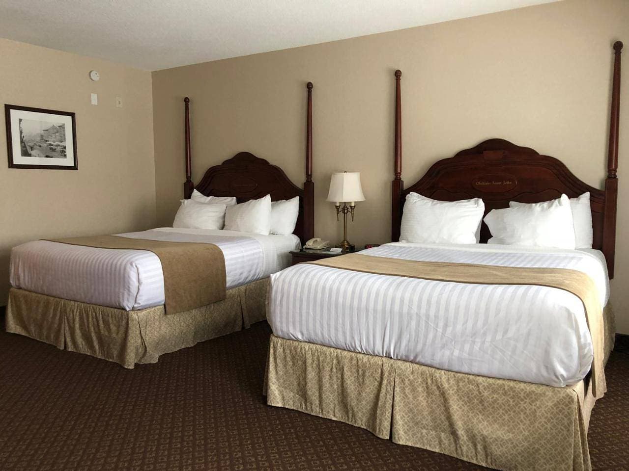 Foto 7 von 15: Queen Room with Two Queen Beds - Non-Smoking