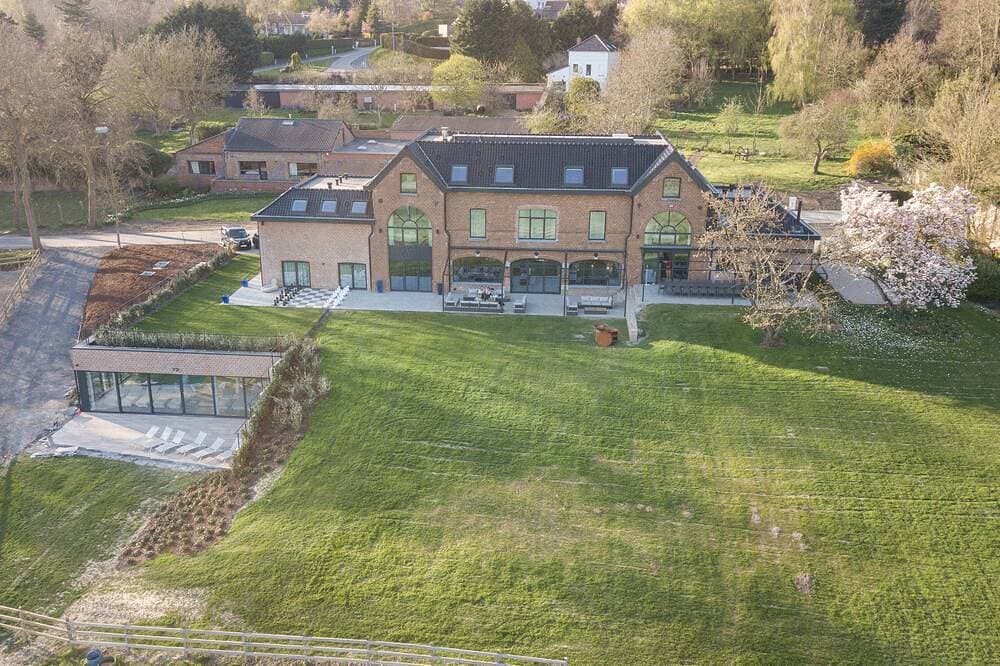 Gîte - Le Mont This upmarket space has everything to please families and friends! 1
