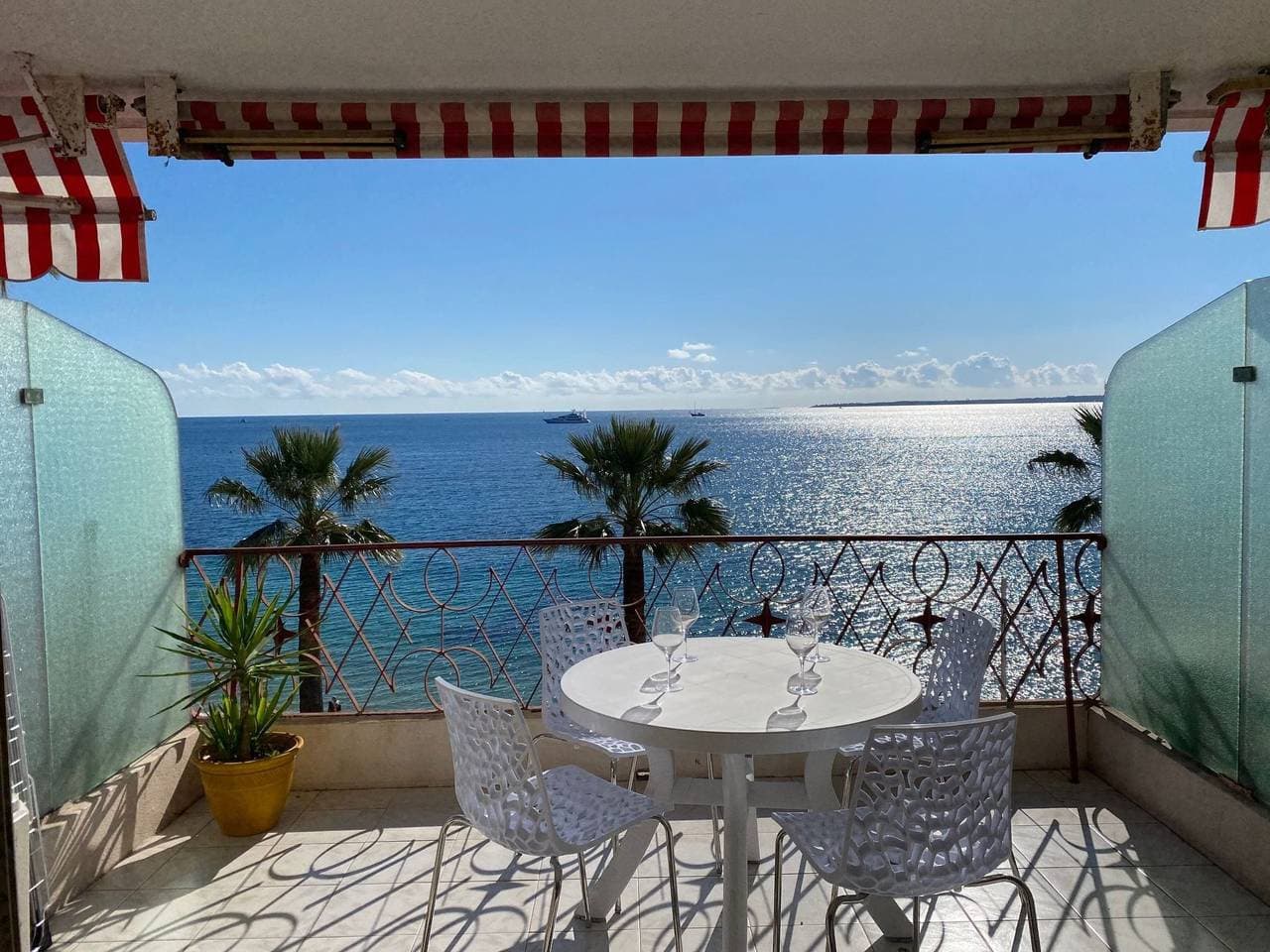 Foto 10 von 21: Studio-Apartment mit Blick auf das Wasser