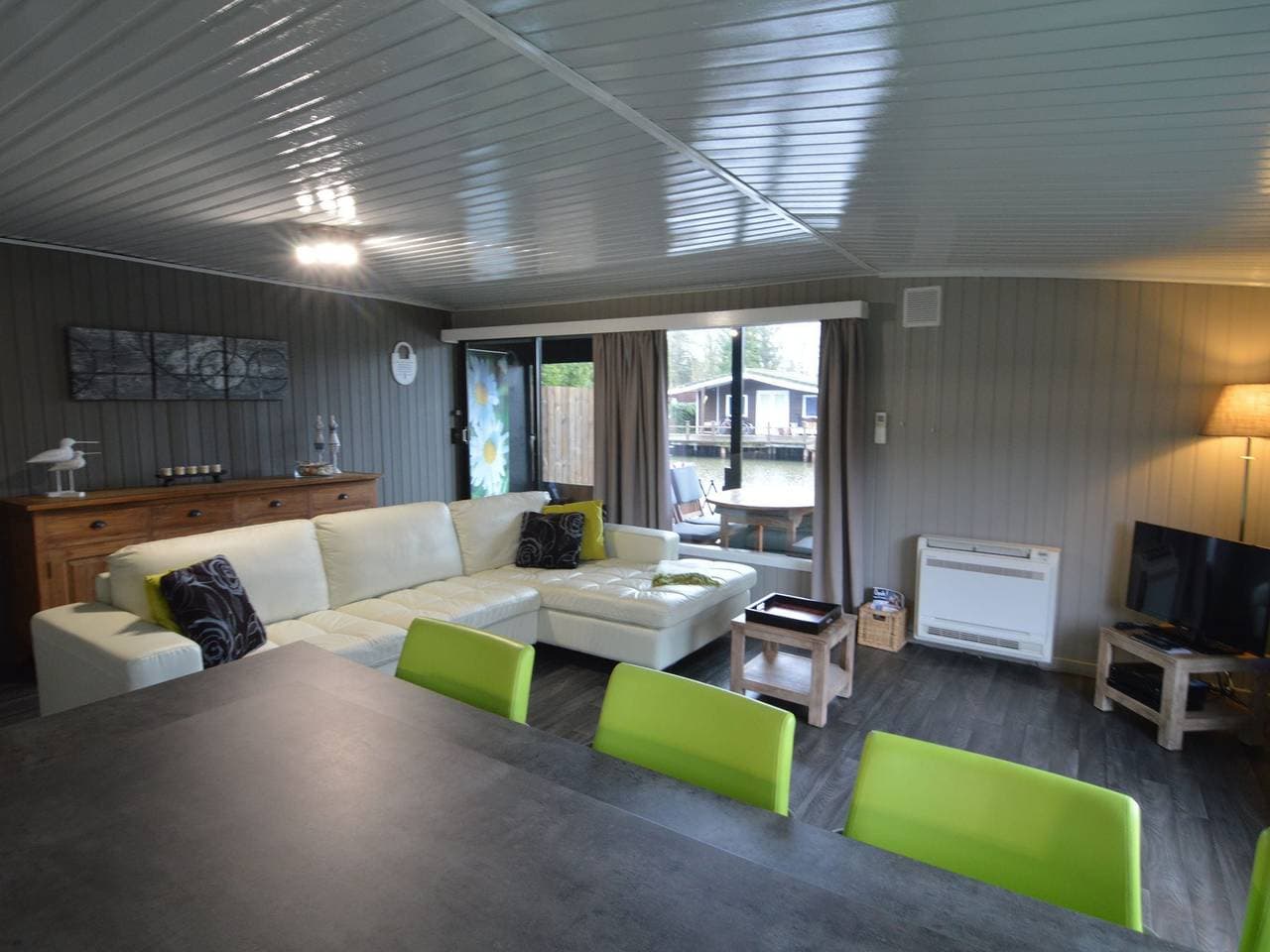 Foto 11 von 38: Modernes Chalet direkt am Wasser