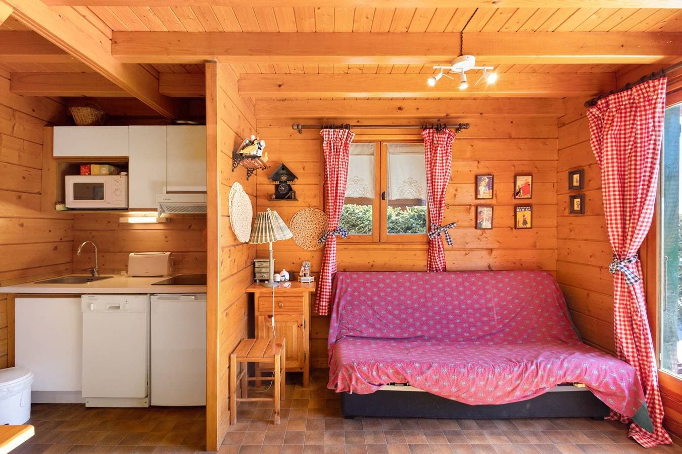 Foto 5 von 23: Chalet "Maison De Bois Finlandaise" mit 2 privaten Terrassen und Balkon