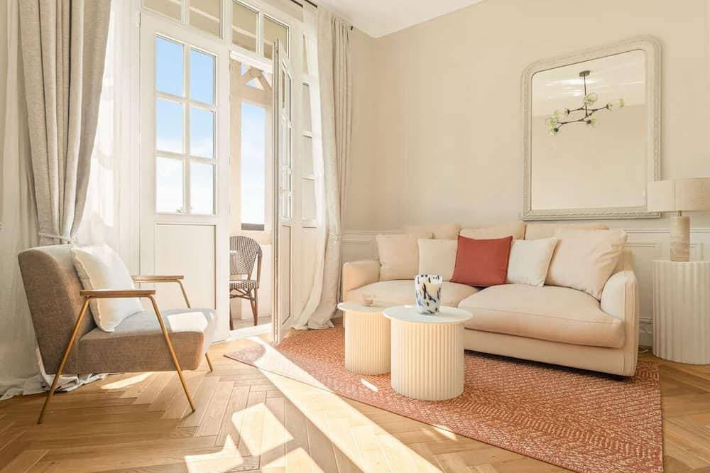 Foto 13 von 26: Manoir du Vert Galant 6 people accomodation 2 Balconies Fully Furnished Cc Deauville
