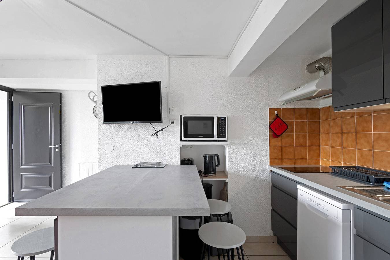 Foto 7 von 20: Appartement 'Gemütliche 1-Zimmer-Wohnung in Font' mit Bergblick, Gemeinschaftsgarten und Balkon