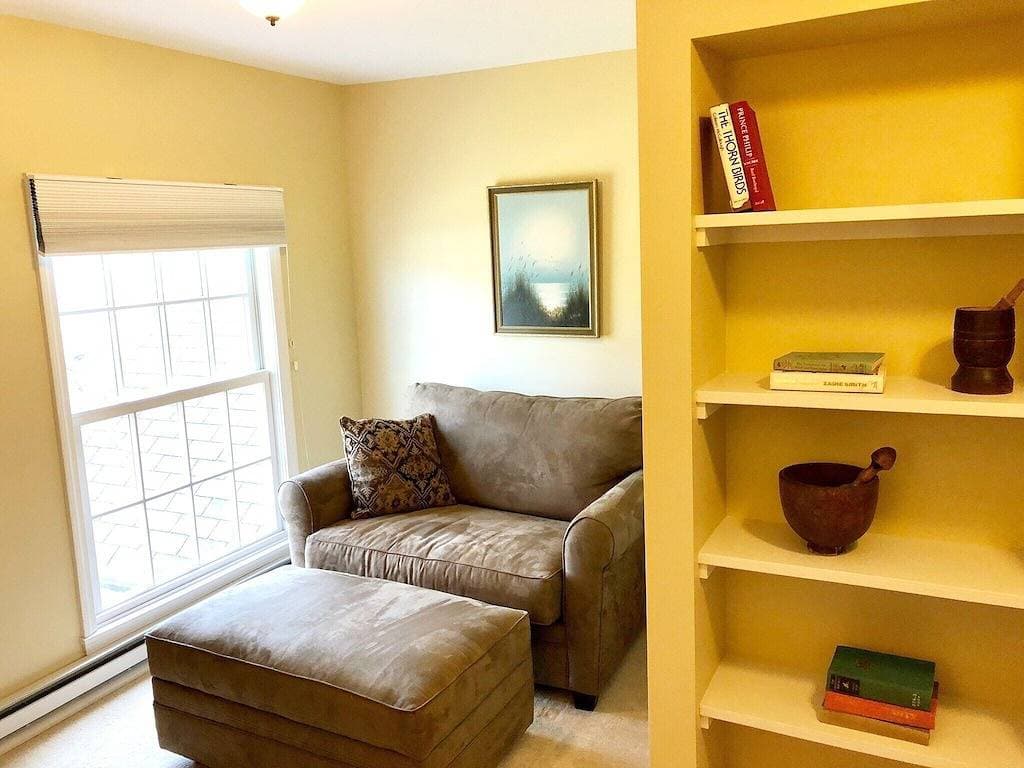 Foto 5 von 23: Deluxe Queen Suite with pull-out love seat, private entrance