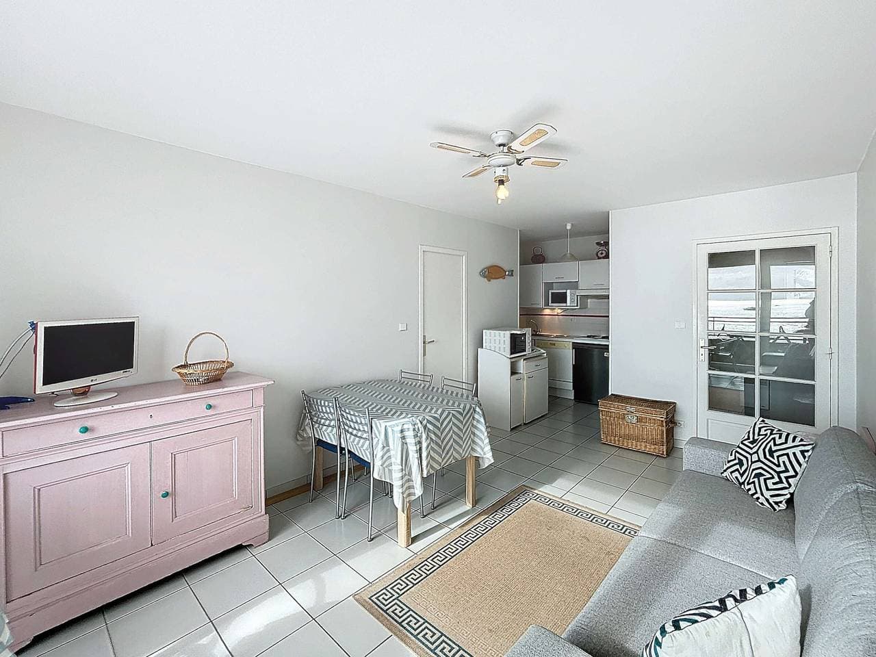 Foto 7 von 21: Wohnung mit Balkon, nahe Stränden und Geschäften