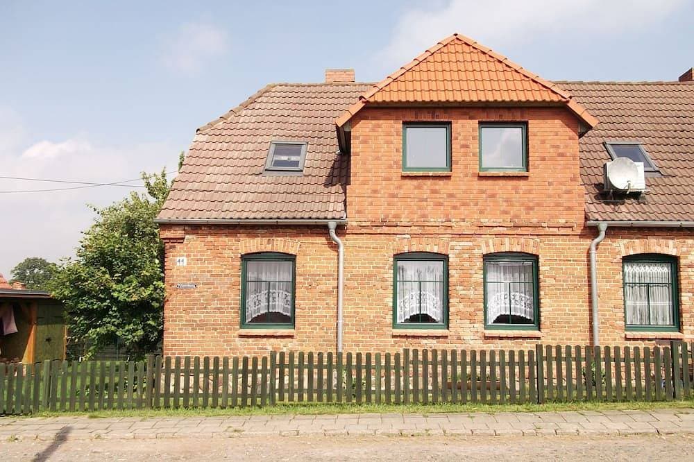 Appartement mit Garten, Grill und Terrasse 1