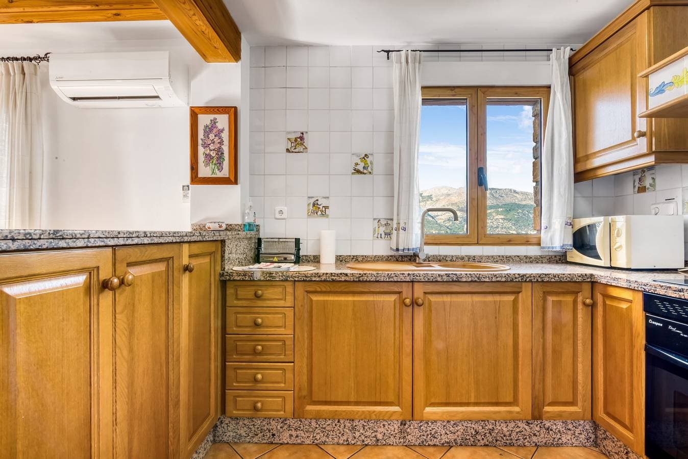 Foto 10 von 31: Ferienwohnung 'El Castellet' mit Bergblick, Wi-Fi und Klimaanlage