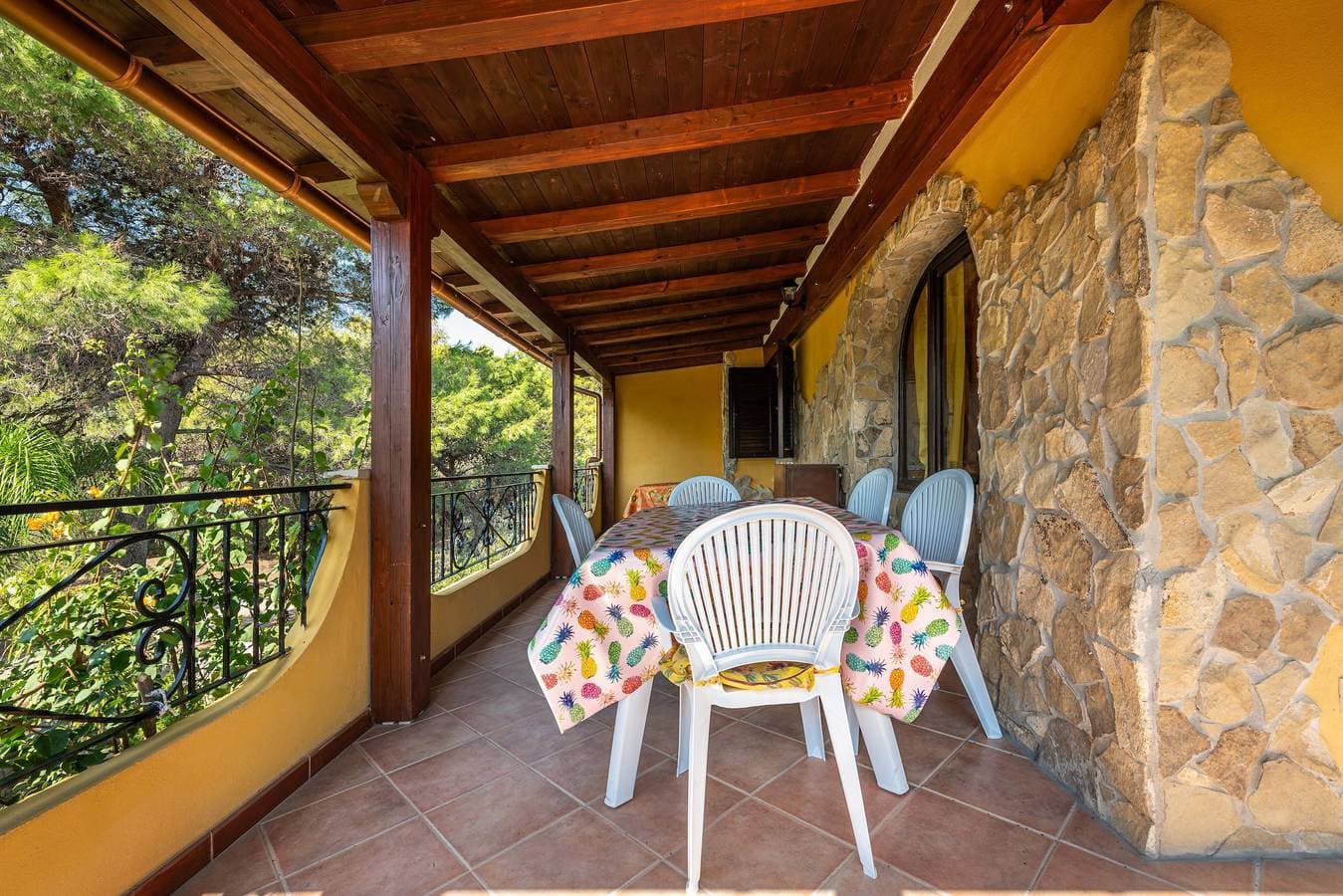 Foto 7 von 29: Ferienwohnung "Casa Mallus" mit Bergblick, Balkon, Garten, Terrasse & Grill