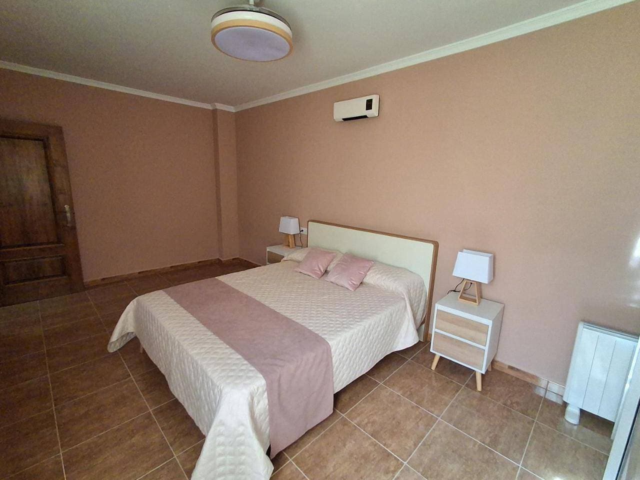 Foto 13 von 23: Two-Bedroom Apartment