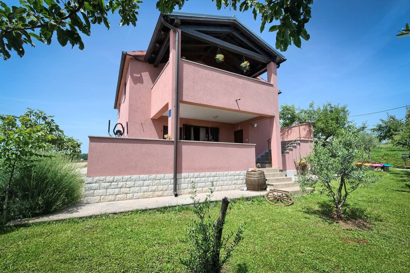 Foto 3 von 45: Ferienhaus mit drei Schlafzimmern neben Kiesstränd