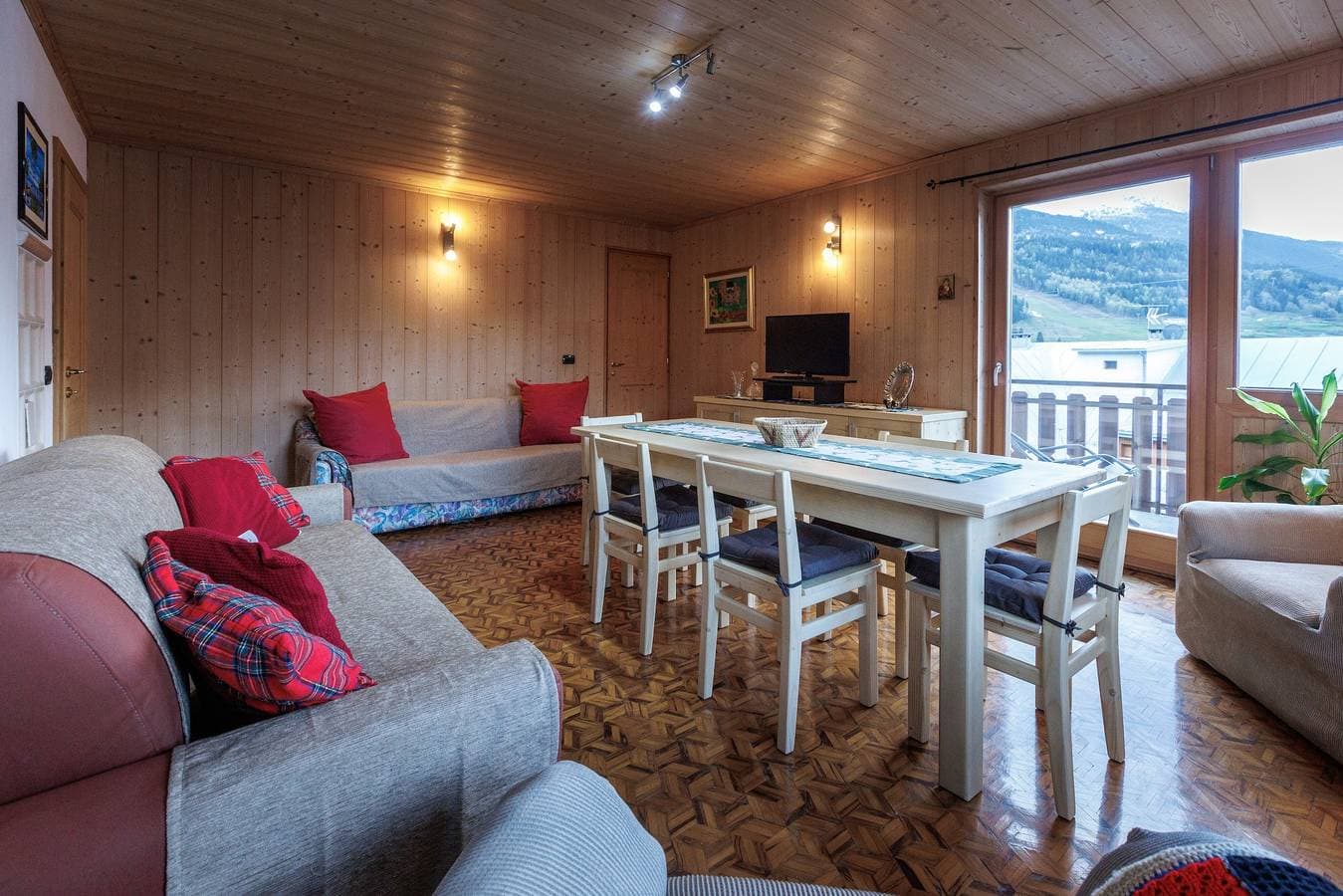 Foto 8 von 37: Chalet 'Beppe' mit Bergblick, Gemeinschaftsgarten und WLAN