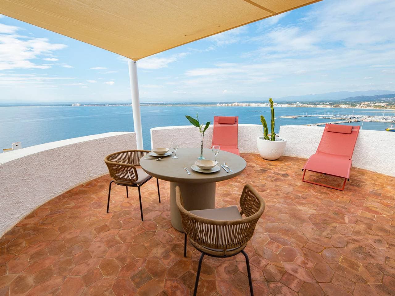 Foto 7 von 22: Modernes Studio mit Pool in Roses für 2 Personen