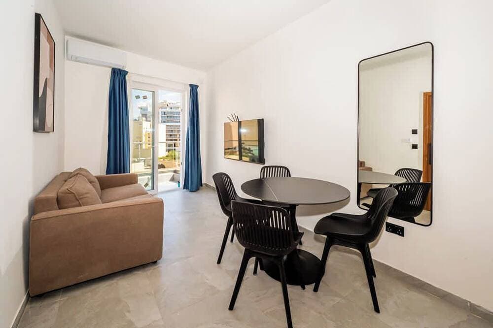 Foto 11 von 15: Cosy 1Br Apt In Qawra - Few steps from the sea