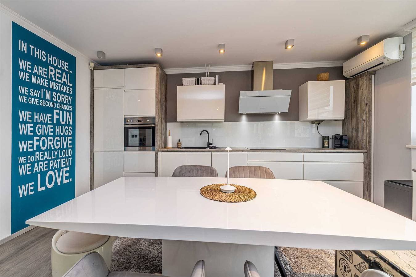 Foto 7 von 19: Ferienwohnung Aquavista mit privatem Pool