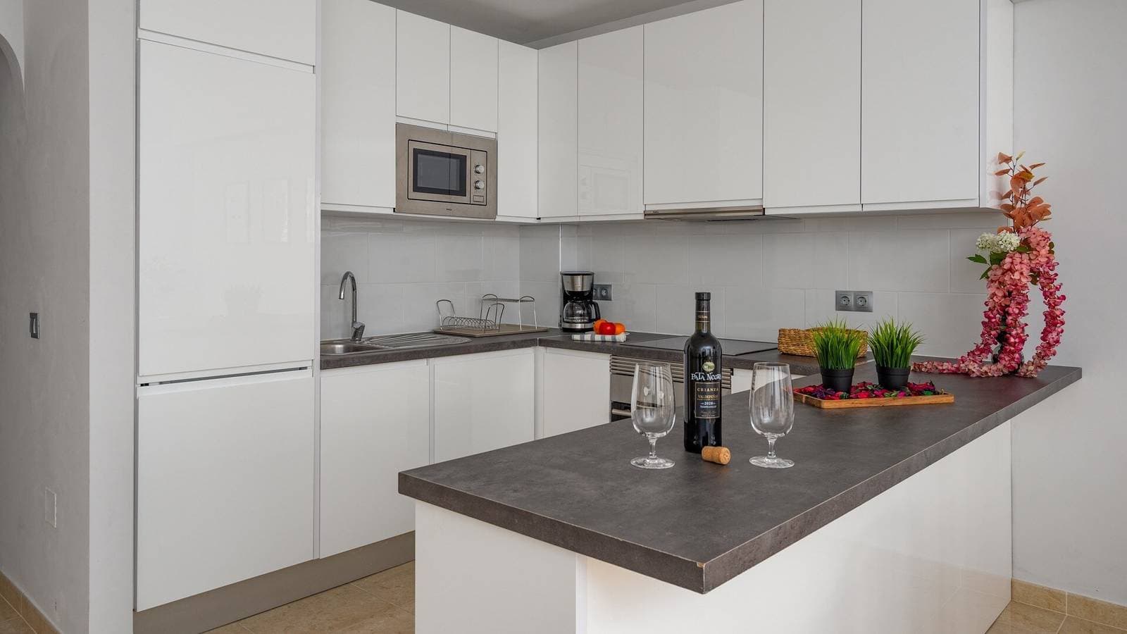 Foto 10 von 48: Ferienwohnung für 6 Personen mit Terrasse
