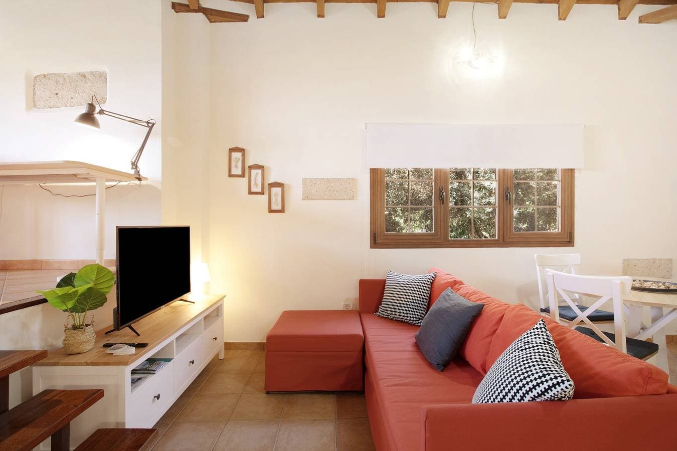 Foto 3 von 27: Ferienhaus „Las Tres Palmeras“ mit Bergblick, Gemeinschaftspool und WLAN