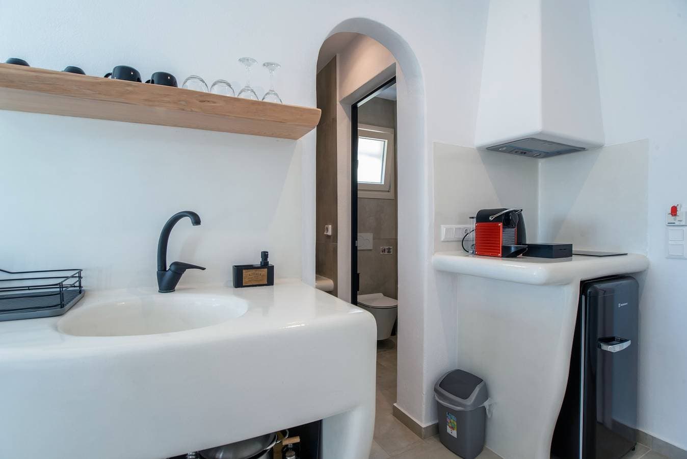 Foto 12 von 31: Ferienwohnung in einem Hotel 'Naxos Earth Suites Deluxe Double' mit Meerblick, WLAN und Klimaanlage