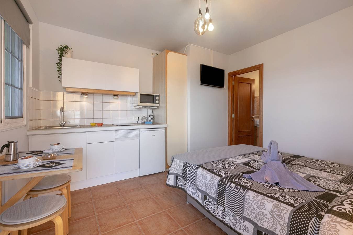 Foto 13 von 42: Ferienstudio 'Azahares 1 Estudio' mit Meerblick, privater Terrasse und Wi-Fi