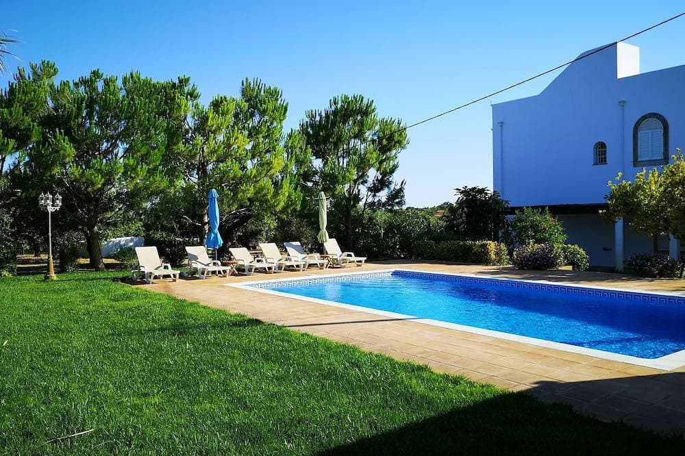 Foto 13 von 16: Ferienhaus mit Garten und Pool