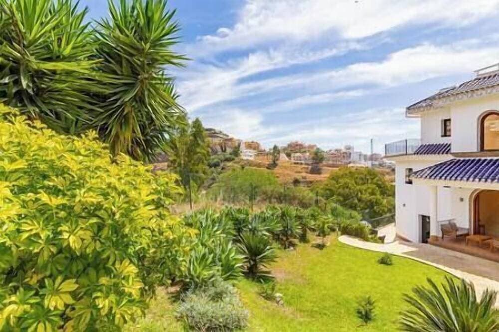 Foto 12 von 30: Tranquil 3 bed villa with private pool + sea view!