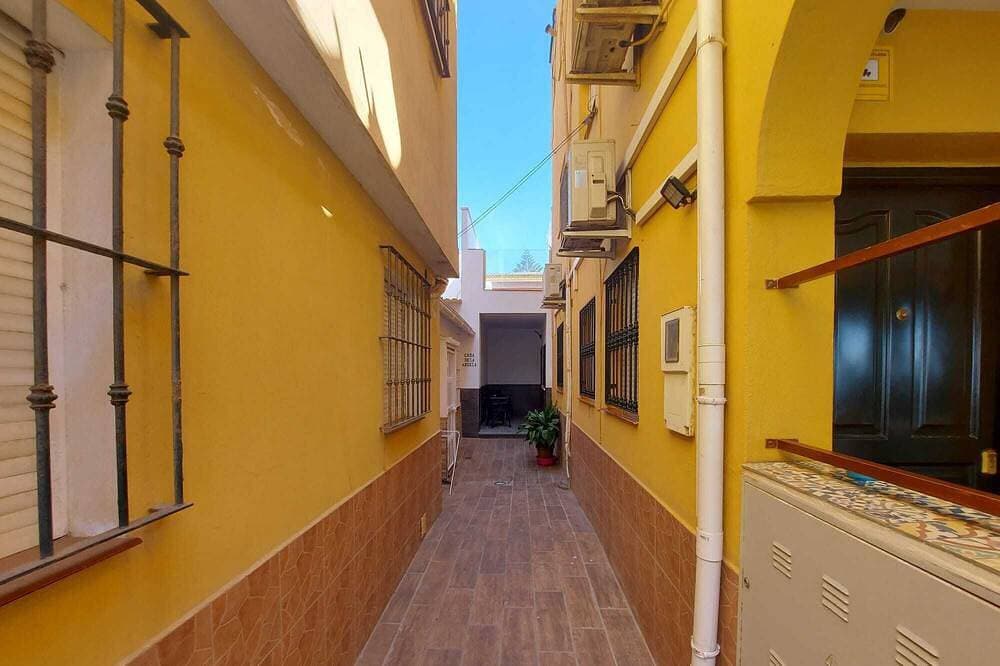 Foto 6 von 30: House in Paseo Marítimo El Palo. Large and sunny terrace. Pets are welcome.
