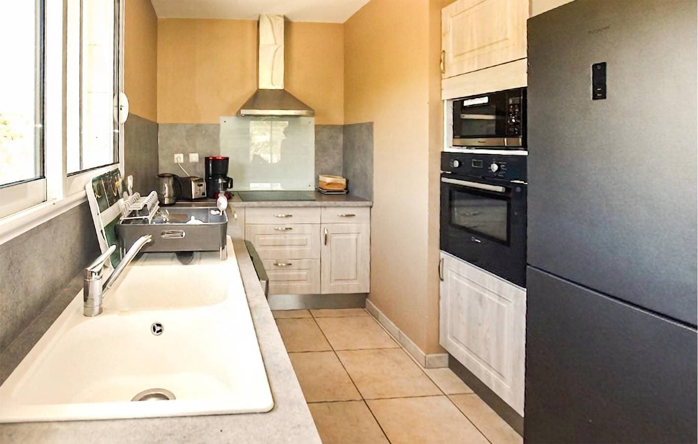 Foto 6 von 17: Charming 2-Bed Apartment with Pool & Garden, 700m from Stadtzentrum