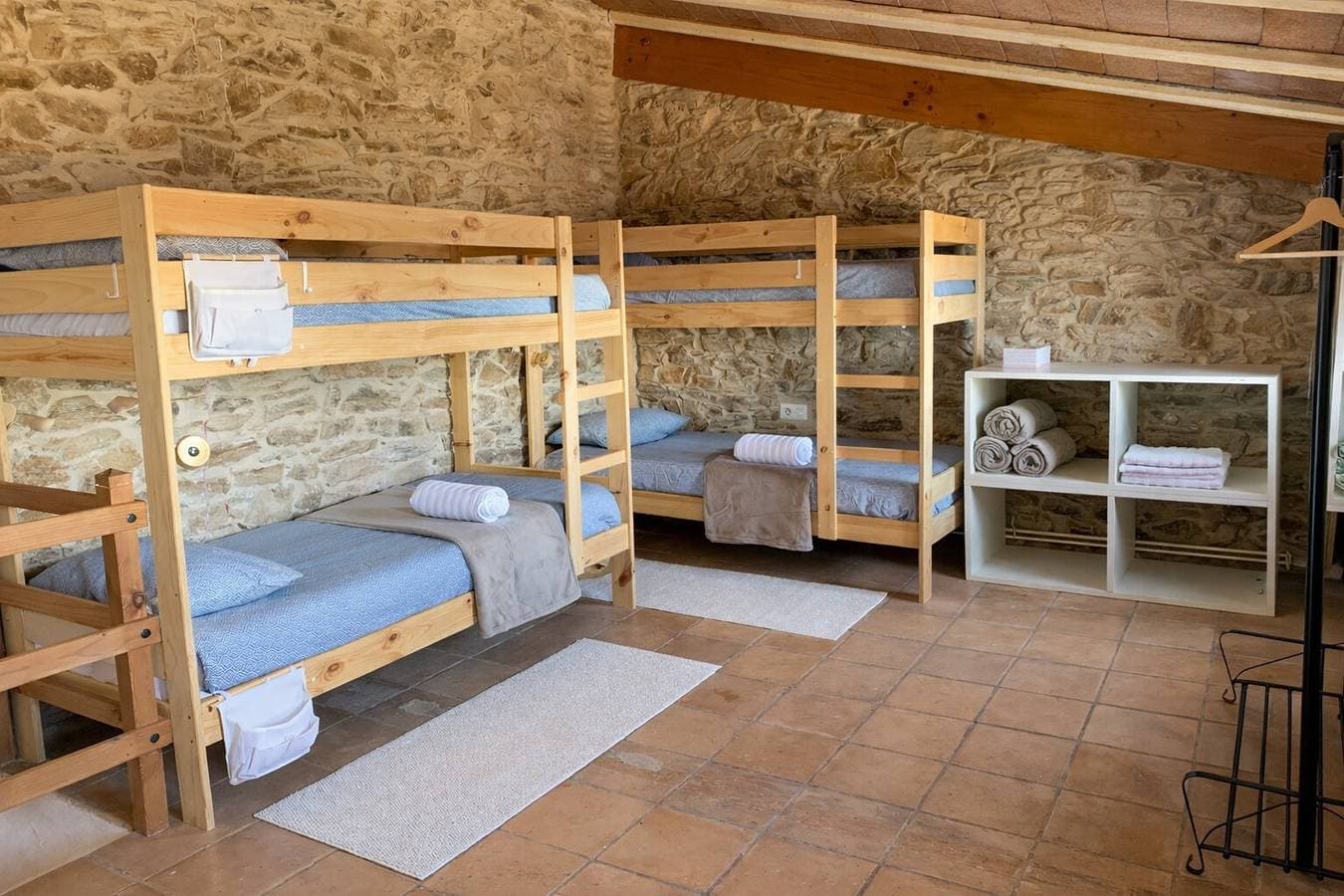 Foto 6 von 31: Casa Rural 'Masia Sa Calma - La Tribu' mit Bergblick, Gemeinschaftsterrasse und WLAN