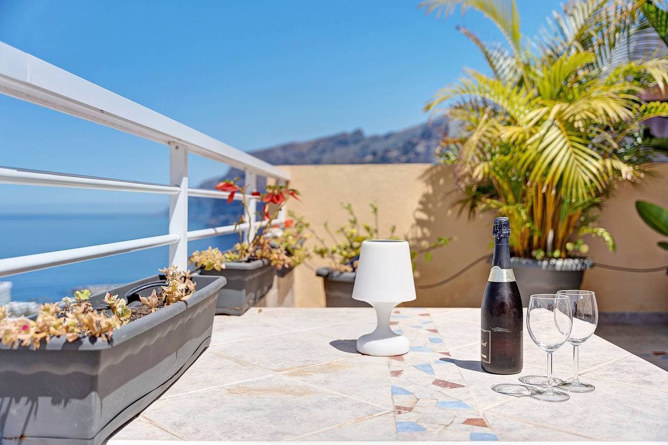 Foto 2 von 25: Ferienwohnung "Bella Vista" mit Meerblick, privater Terrasse und WLAN