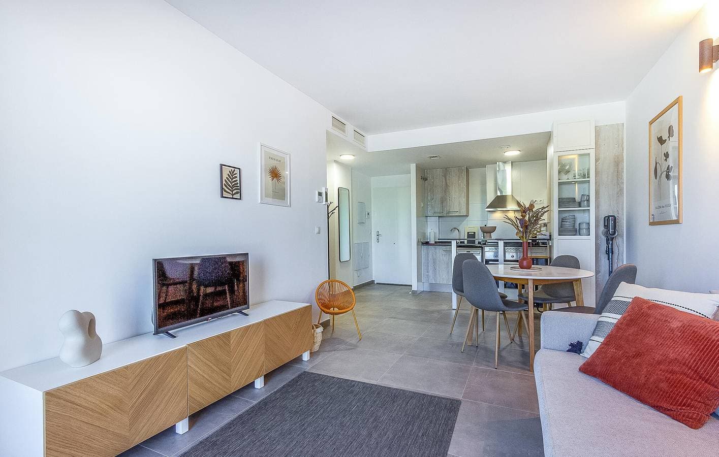 Foto 4 von 21: Luxus-Wohnung mit Pool, Terrasse und Internet, in der Nähe von Les Bovetes Strand