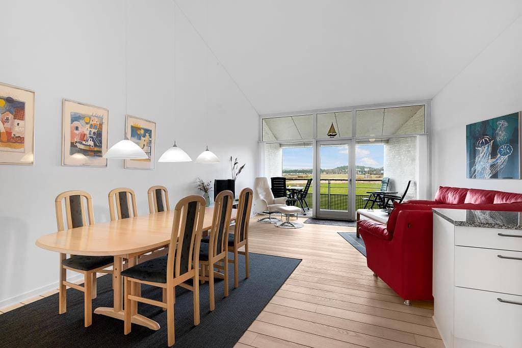 Foto 5 von 19: Schöne Ferienwohnung in erster Reihe mit Panoramablick über die Ebeltoft Buc ht
