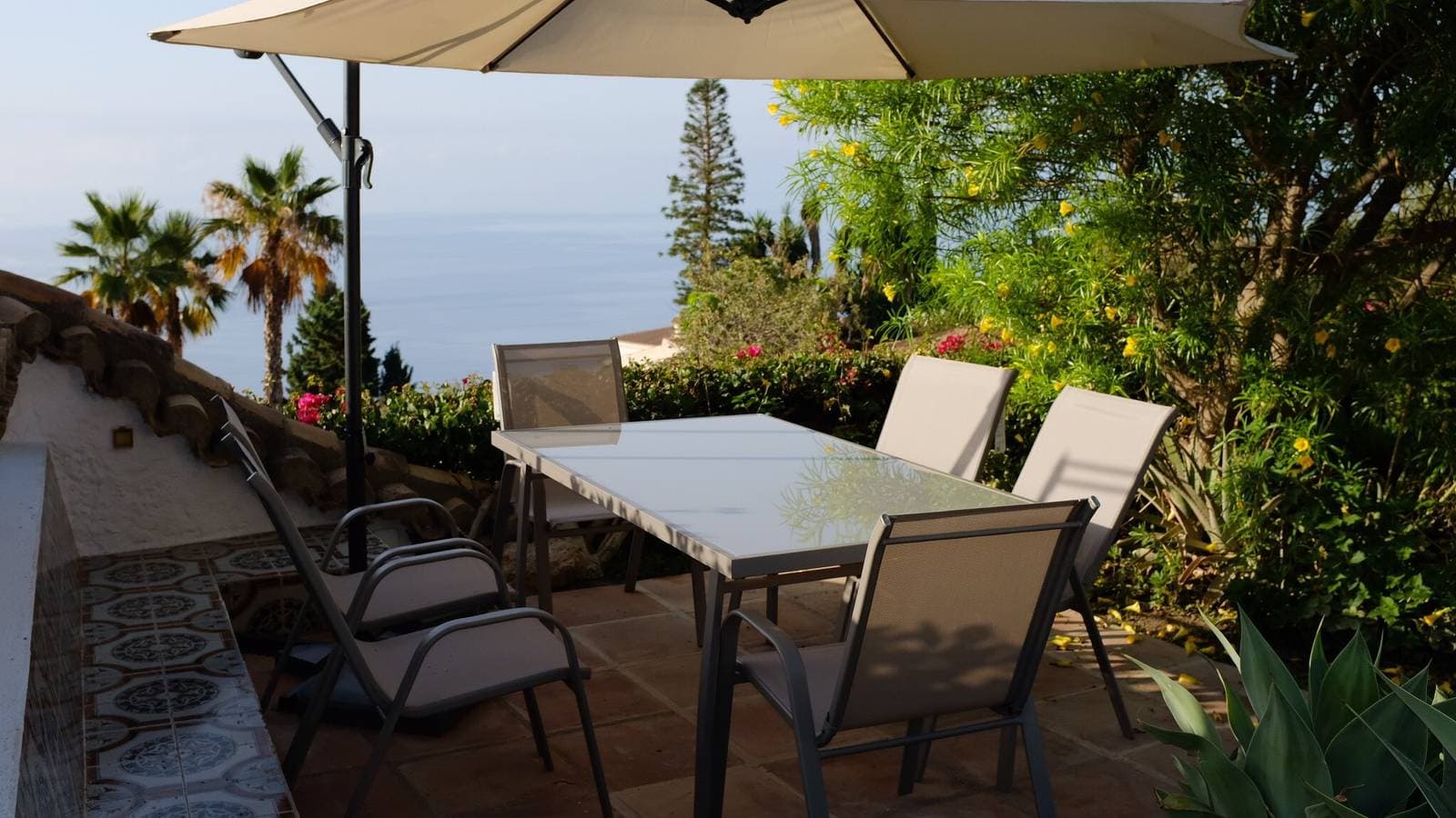 Foto 8 von 25: Villa "Tropical Dream" mit großem Garten, Meerblick, beheiztem Privatpool & WLAN